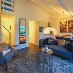 Beautiful home in Heinkenszand with Outdoor swimming pool, WiFi&3 Bedrooms