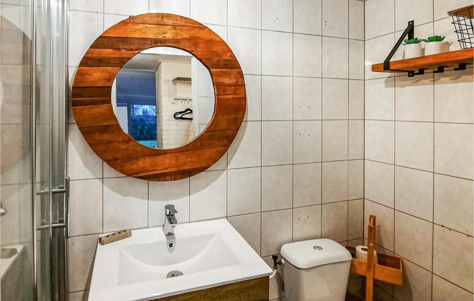 Beautiful In With Outdoor Swimming Pool, Wifi&3 Bedrooms * Heinkenszand
