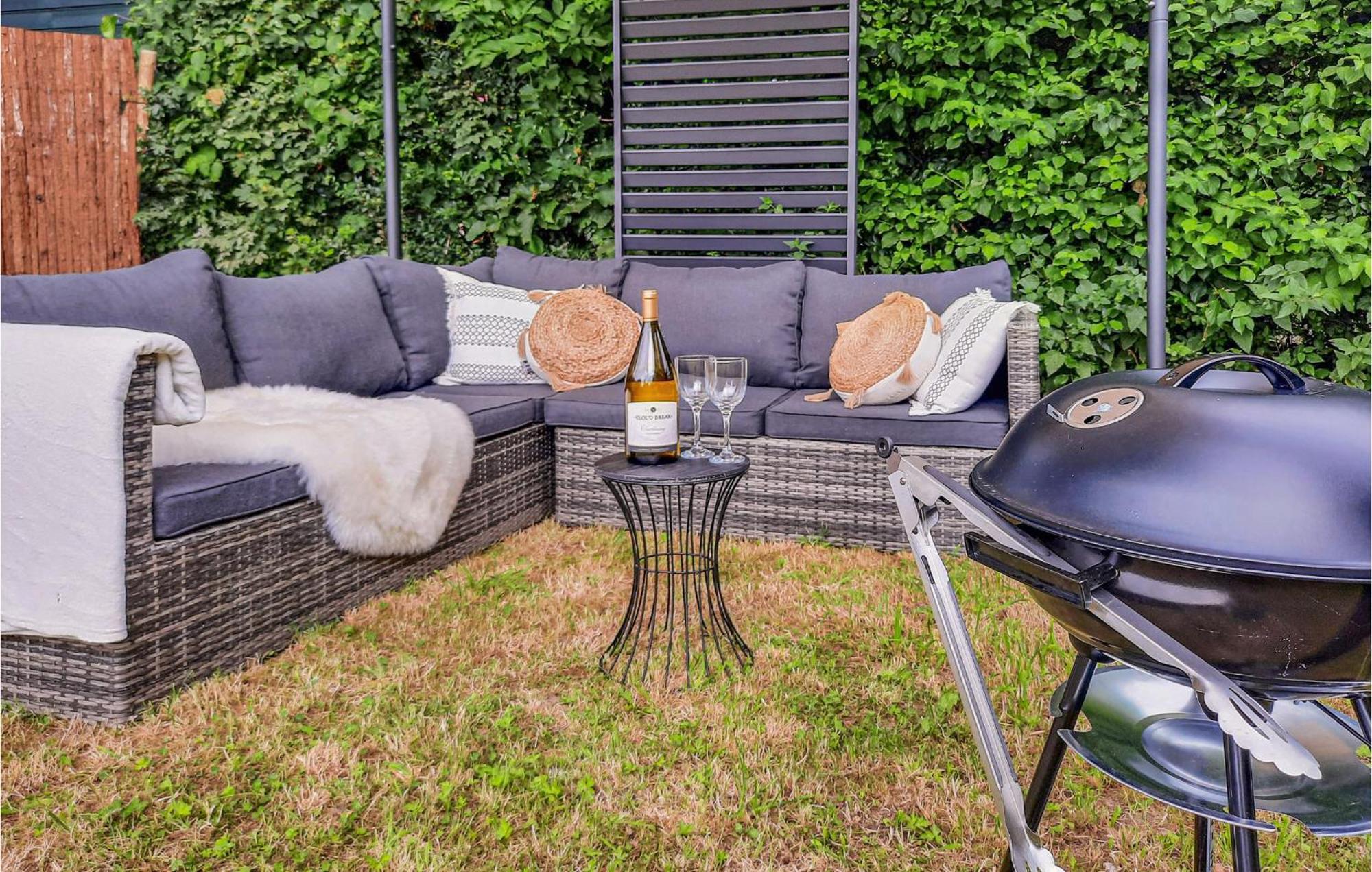 Beautiful In With Outdoor Swimming Pool, Wifi&3 Bedrooms Vakantiehuis *