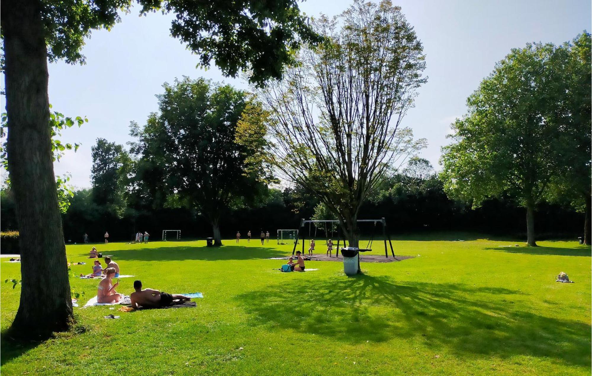 Vakantiehuis Beautiful In With Outdoor Swimming Pool, Wifi&3 Bedrooms Heinkenszand