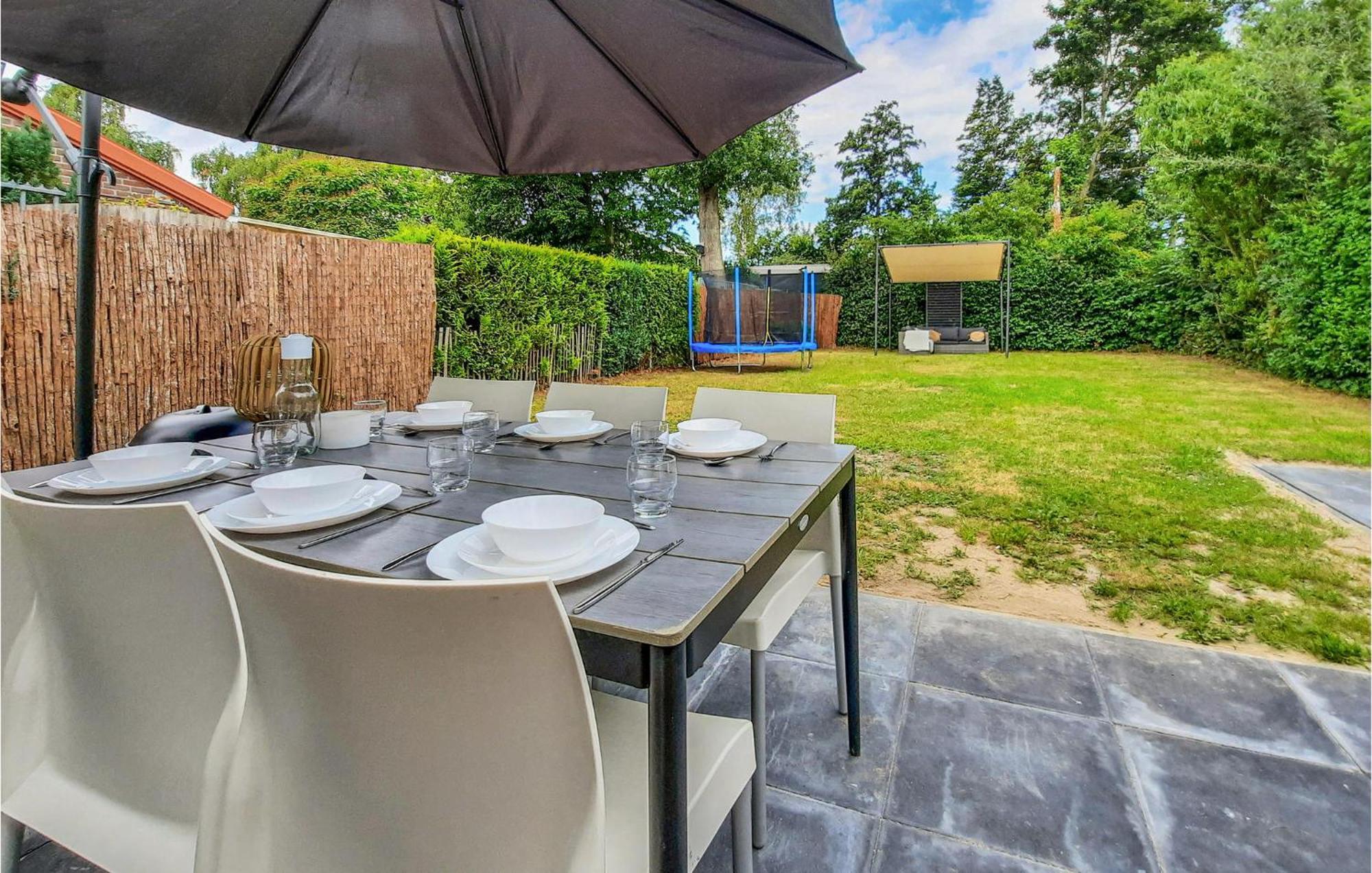 Vakantiehuis Beautiful In With Outdoor Swimming Pool, Wifi&3 Bedrooms