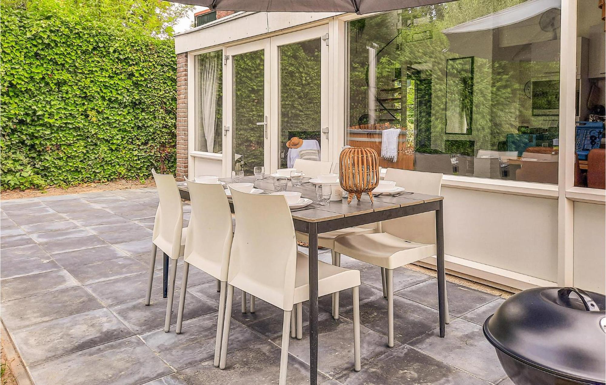 Vakantiehuis Beautiful In With Outdoor Swimming Pool, Wifi&3 Bedrooms