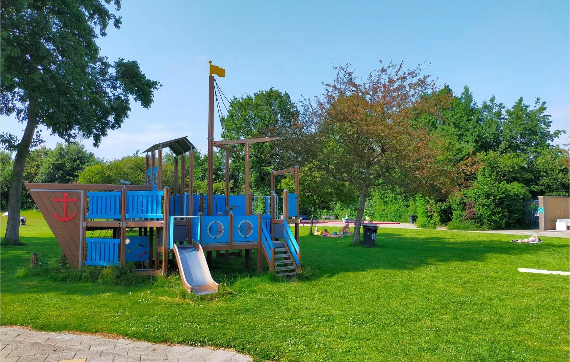 Beautiful In With Outdoor Swimming Pool, Wifi&3 Bedrooms Heinkenszand