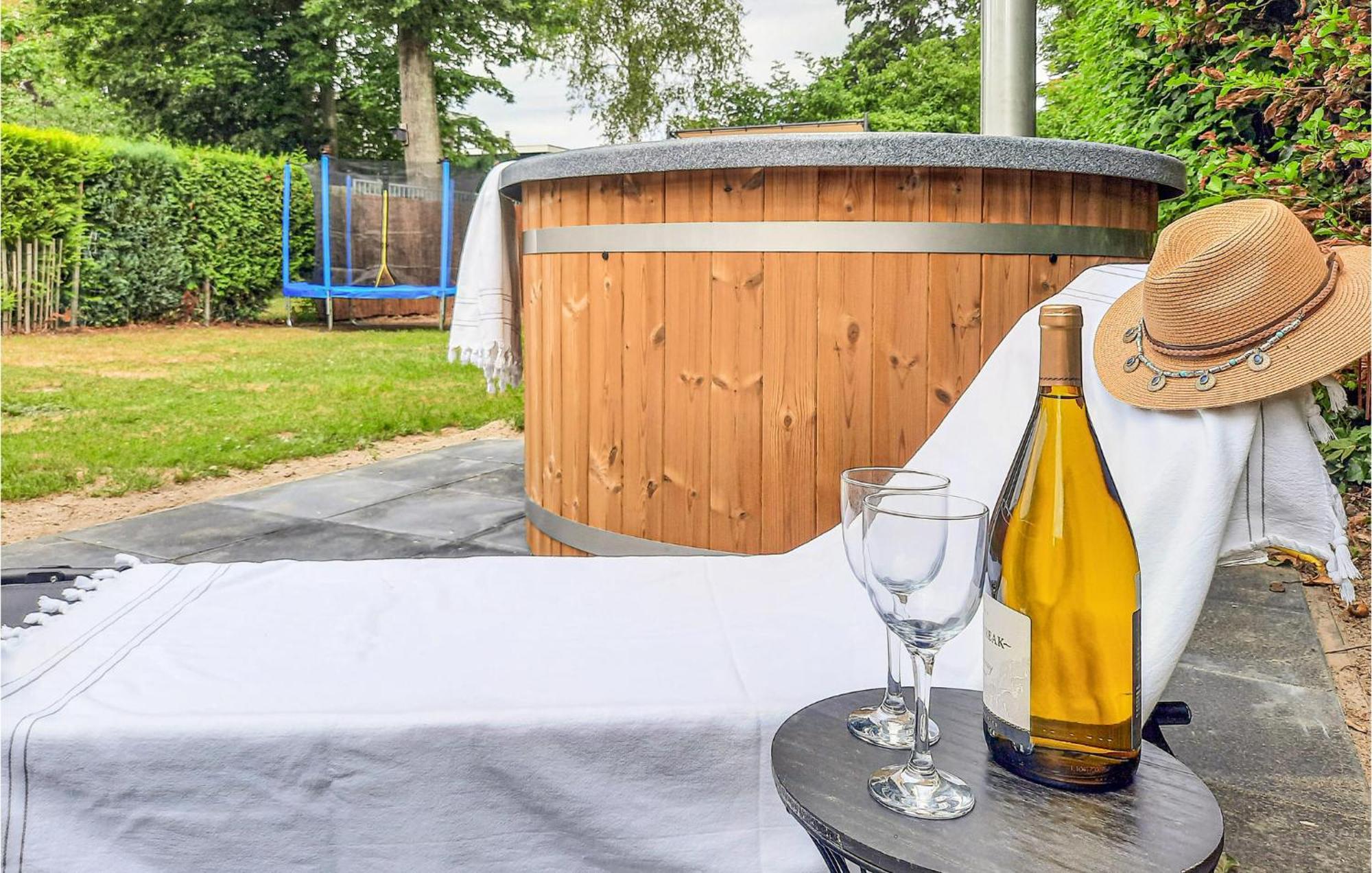 Vakantiehuis Beautiful In With Outdoor Swimming Pool, Wifi&3 Bedrooms *