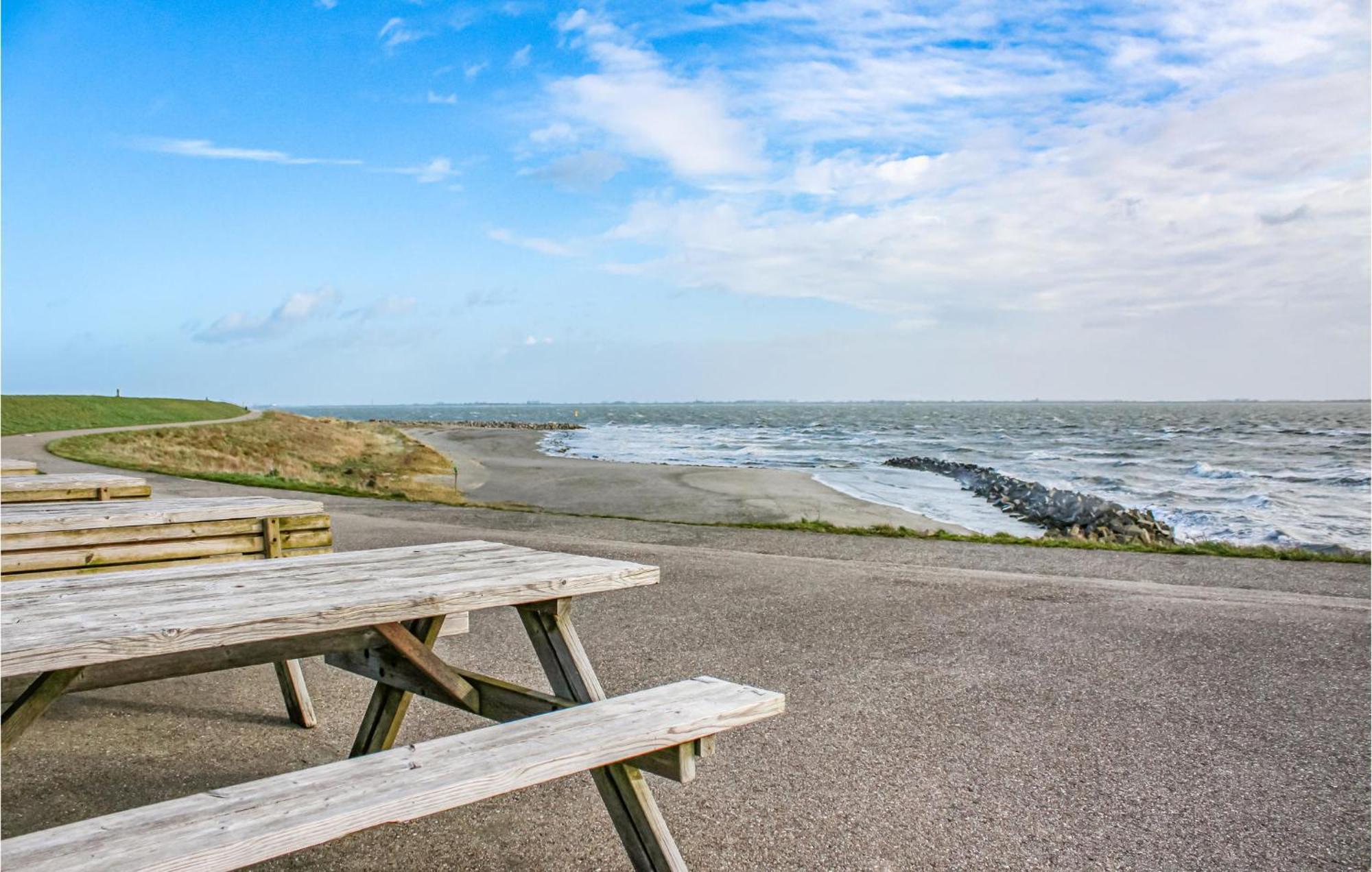 Beautiful In With Outdoor Swimming Pool, Wifi&3 Bedrooms Heinkenszand